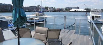 Houseboat located in the beautiful Kittery/ Portsmouth Harbor