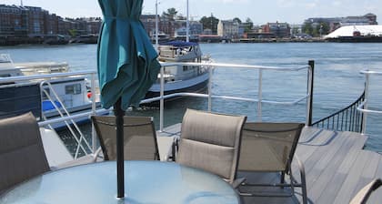 Bateau-logement situé dans le magnifique port de Kittery / Portsmouth