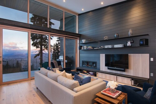 True Ski-In/Ski-Out Mid-Mountain Residence - Stellar Northstar