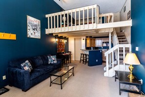 TV - ✨ Mountain Village Studio Loft ⎮Fireplace + WIFI + Hot Tubs (Steamboat Springs)