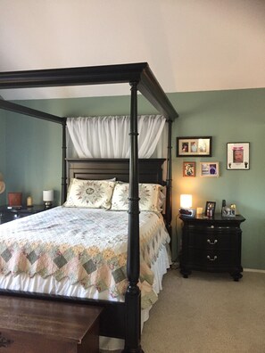 5 bedrooms, iron/ironing board, WiFi, bed sheets