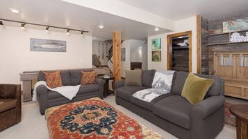 Téléviseur connecté, foyer, jeux vidéo, lecteur de DVD