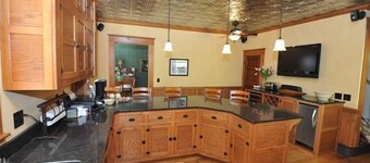 Tritsch House B & B magnifiquement restaurée Queen Anne Alma WI - Central Air