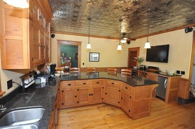 The Tritsch House -Beautifully Restored Queen Anne  Alma WI - Central Air