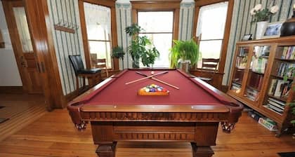 The Tritsch House -Beautifully Restored Queen Anne Alma WI - Central Air