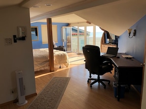 5 bedrooms, desk, iron/ironing board, free WiFi