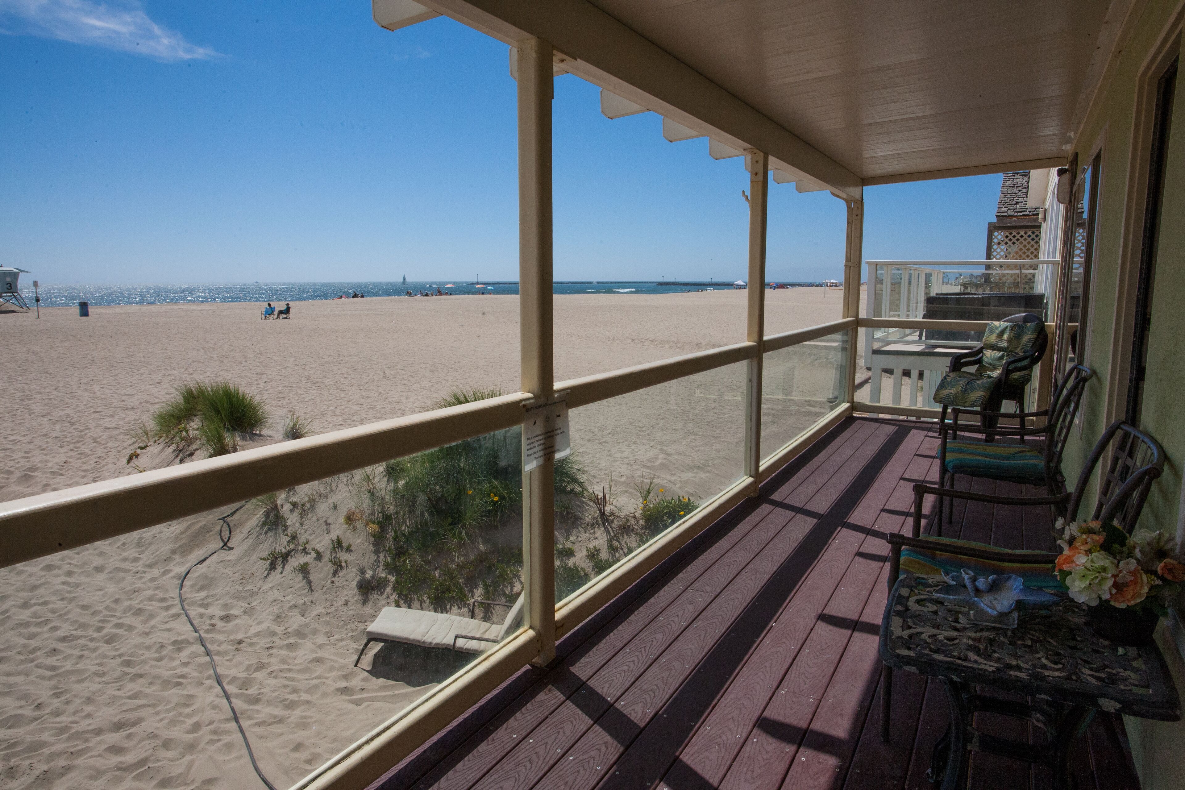 Plage, chaises longues, serviettes de plage