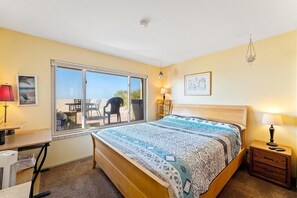 5 bedrooms, desk, iron/ironing board, free WiFi - Ocean Front Beach House Right on the Sand 
 (Oxnard)