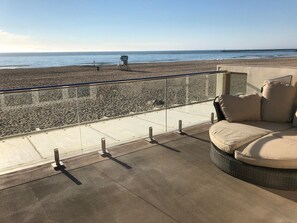 Property grounds - Ocean Front Beach House Right on the Sand 
 (Oxnard)