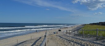 Harvey Cedars Bayfront - 5 min to beach. Sunsets from huge deck.
