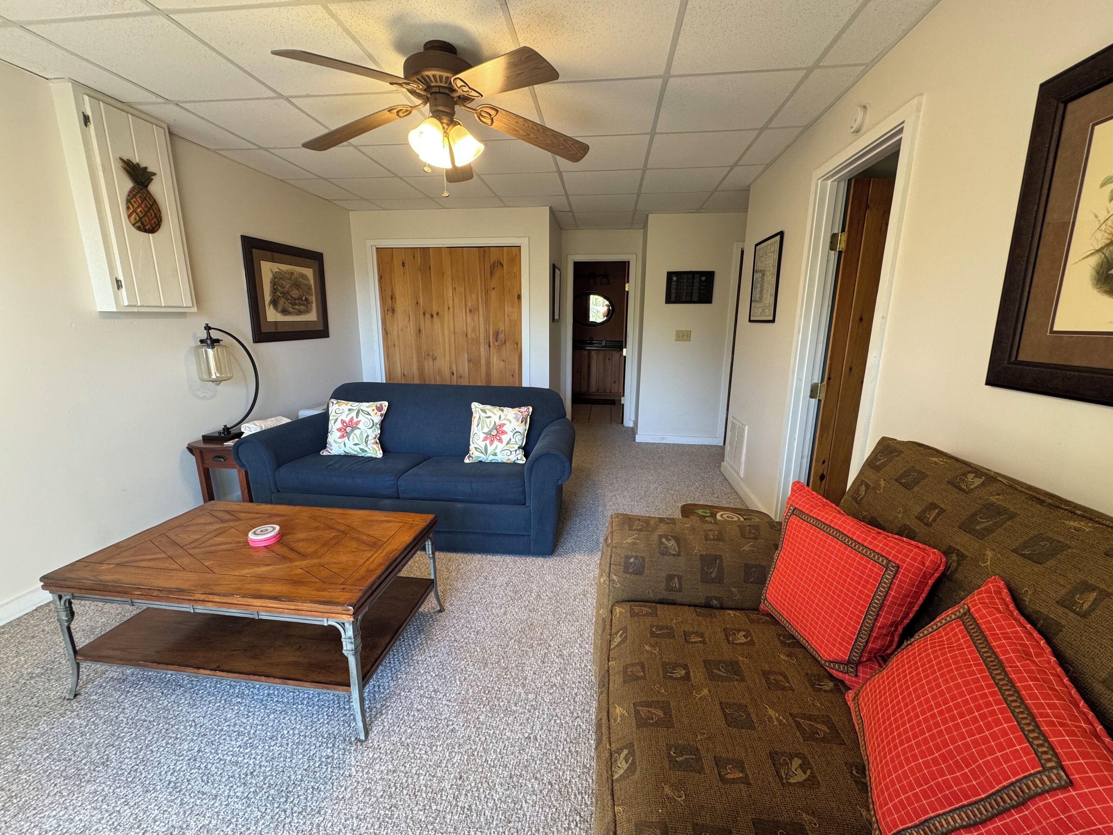 Smart TV, fireplace, stereo