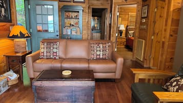 Smart TV, fireplace, stereo