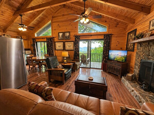 Smart TV, fireplace, stereo