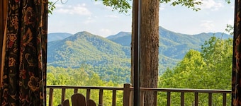 Last-minute discounts! Honey Lodge, Beautiful Mtn View, Master Main Town 1 Mile