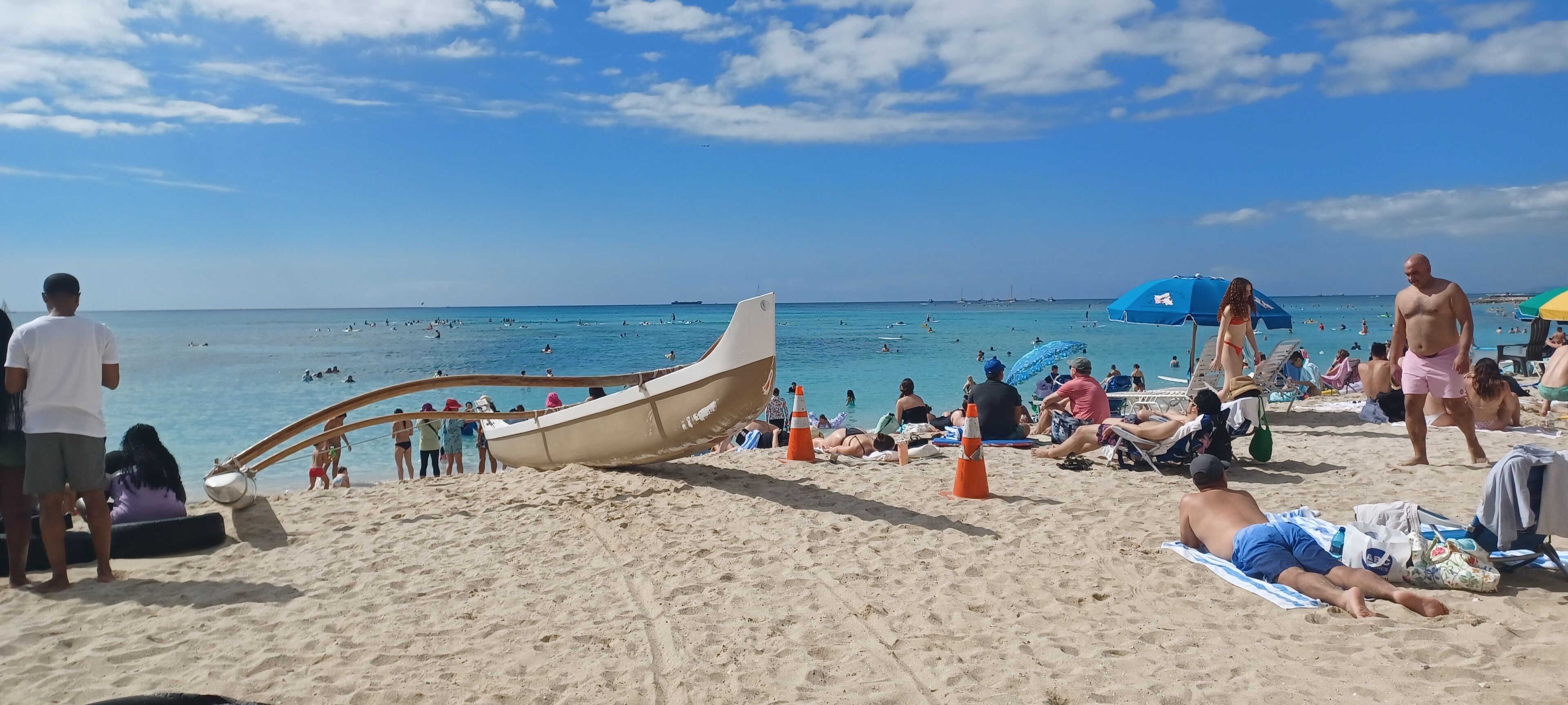 Espreguiçadeiras, toalhas de praia 