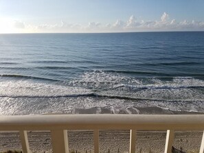 På stranden