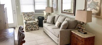 Beautiful 2 bedroom, 2 bathroom Ocean View Condo Unit