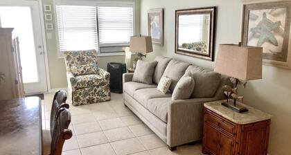 Beautiful 2 bedroom, 2 bathroom Ocean View Condo Unit