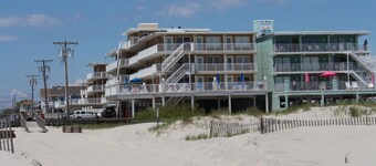 Beautiful 2 bedroom, 2 bathroom Ocean View Condo Unit