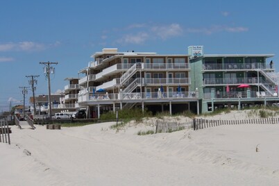 Beautiful 2 bedroom, 2 bathroom Ocean View Condo Unit