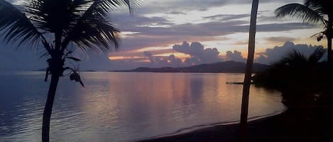 Am Strand, Liegestühle, Strandtücher