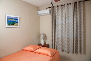 2 bedrooms, iron/ironing board, free WiFi, bed sheets - Trinity Breeze Apartment  (Christ Church)