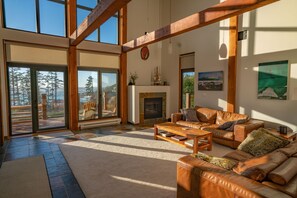 Smart-TV, Kamin, Netflix, DVD-Player