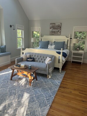 5 bedrooms, iron/ironing board, WiFi, bed sheets