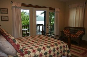 4 slaapkamers, een strijkplank/strijkijzer, reisbedje, gratis wifi