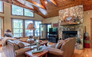 Smart TV, fireplace, DVD player, table football