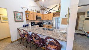 Fridge, microwave, oven, stovetop - Remodeled Condo w/ FREE WiFi, Parking, Heated Pool, Hot Tubs, Skier Shuttles (Avon)