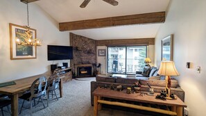 TV, fireplace, DVD player - Remodeled Condo w/ FREE WiFi, Parking, Heated Pool, Hot Tubs, Skier Shuttles (Avon)