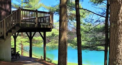 A minutos del lago Deep Creek, ubicado en una granja de 40 acres con un lago privado de 2 acres