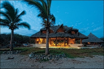 MAIN HOUSE WITH KITCHEN AND LIVING ROOM + LOFT + BATHROOM