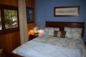 4 bedrooms, memory-foam beds, bed sheets - The Cornerstone Cabin - Mount Rainier (Ashford)
