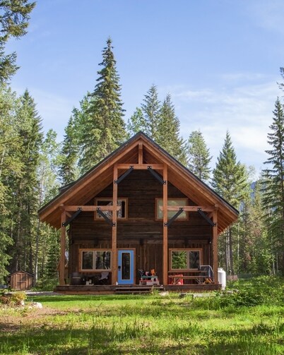 Leave your cares behind and come adventure in the Rocky Mountains. Book today!