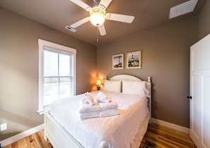 2 bedrooms, iron/ironing board, WiFi, bed sheets