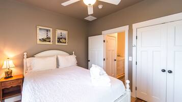 2 bedrooms, iron/ironing board, WiFi, bed sheets