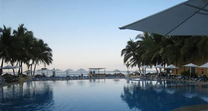 Spektakuläre Ixtapa-Villa am Meer ... nur wenige Schritte von einem sauberen, wunderschönen Strand entfernt!