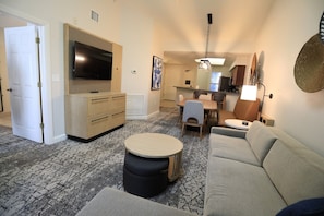 TV, DVD player, stereo - Sheraton Broadway Resort Villas, 2bd/2ba condo, extra large (Myrtle Beach)