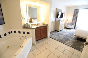 2 bedrooms, in-room safe, iron/ironing board, WiFi - Sheraton Broadway Resort Villas, 2bd/2ba condo, extra large (Myrtle Beach)
