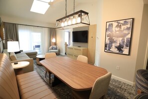 TV, DVD player, stereo - Sheraton Broadway Resort Villas, 2bd/2ba condo, extra large (Myrtle Beach)