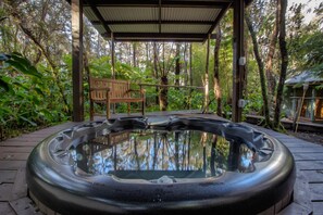 Outdoor spa tub - Deluxe, Private Sanctuary at Hawaii Volcanoes National Park! (Volcano)