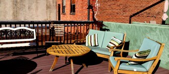 Elegant Loft In Downtown Prime Historic District! Pet Friendly! STR#0767