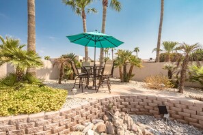Outdoor dining - Spend your holidays in Havasu! Vacation oasis close to the London Bridge (Lake Havasu City)