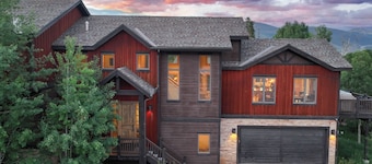 Beautiful, Newer 5 Level Luxury Mountain Home - Grande Summit Lodge