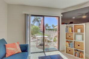 Smart-TV, DVD-Player, Bücher