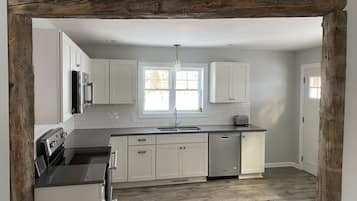 Frigorífic, microones, forn i placa de cuina