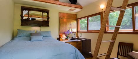 Desk, iron/ironing board, free WiFi, bed sheets