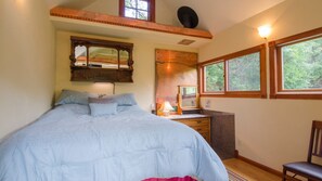 Desk, iron/ironing board, free WiFi, bed sheets - Ideal Mt location, quiet,authentic colorado,compact,just outside town&good food. (Carbondale)